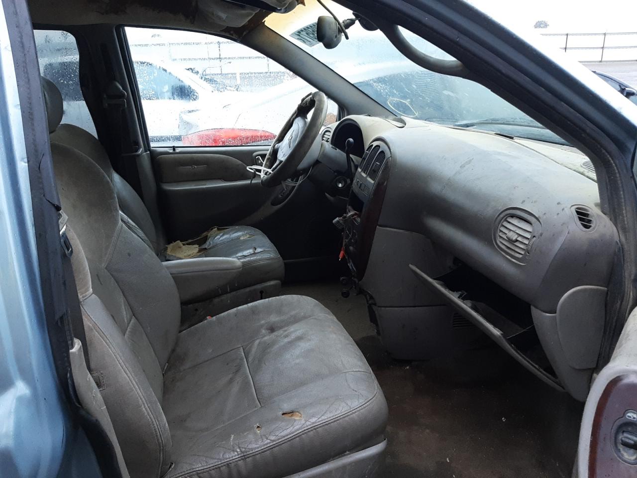 Photo 5 from auction – 2002 CHRYSLER TOWN & COU with VIN 2C8GP64L82R788891