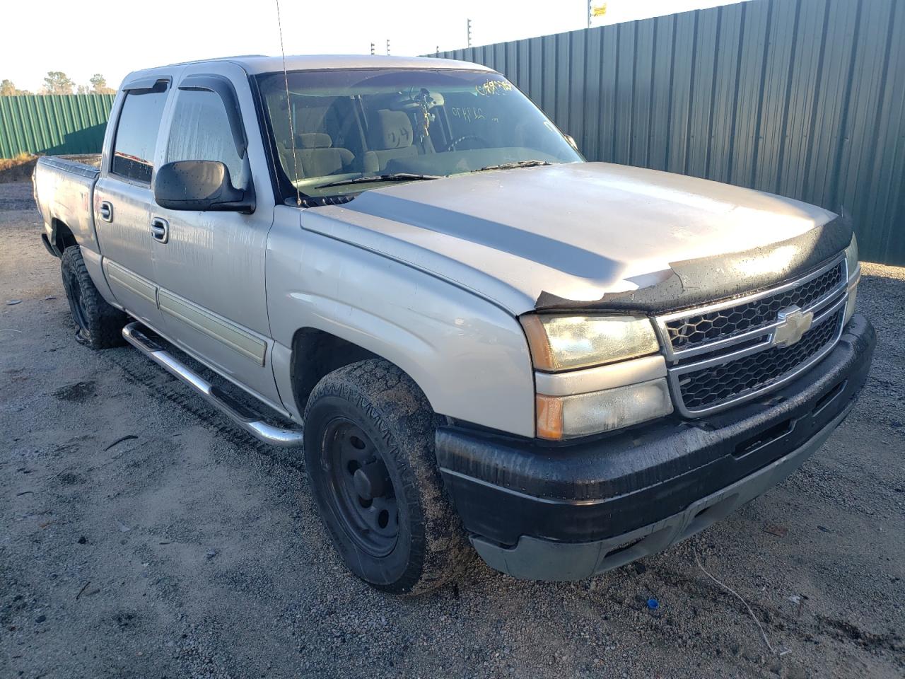 CHEVROLET SILVERADO 2006 with VIN 2GCEC13T861104614 - Photo from auction