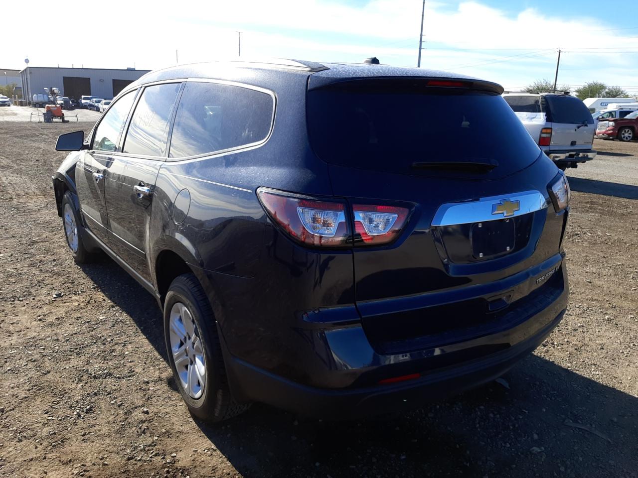Photo 3 from auction – 2015 CHEVROLET TRAVERSE L with VIN 1GNKRFED7FJ341810