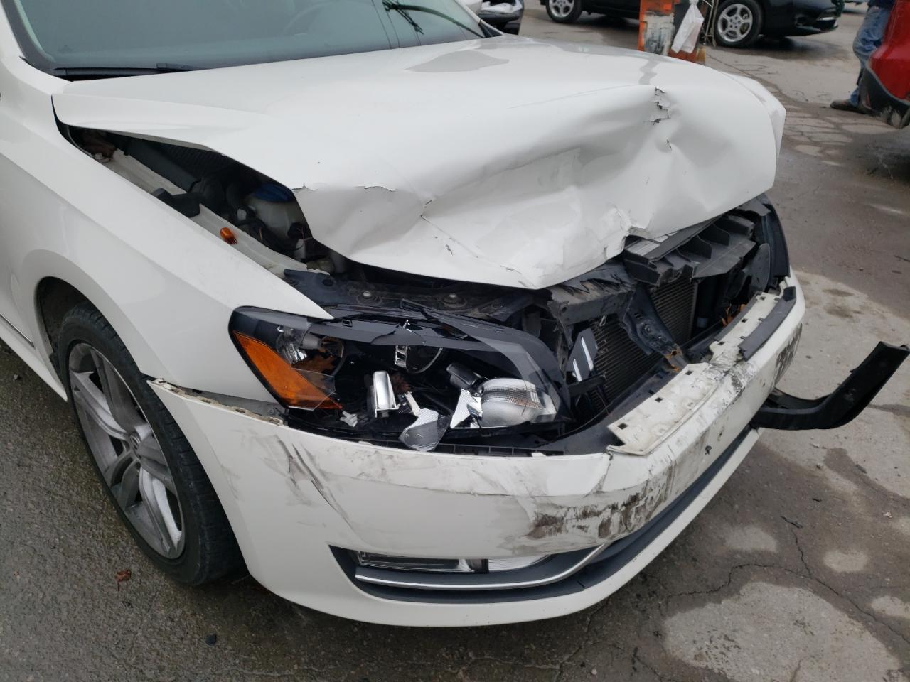 Photo 9 from auction – 2015 VOLKSWAGEN PASSAT SE with VIN 1VWBS7A30FC004929