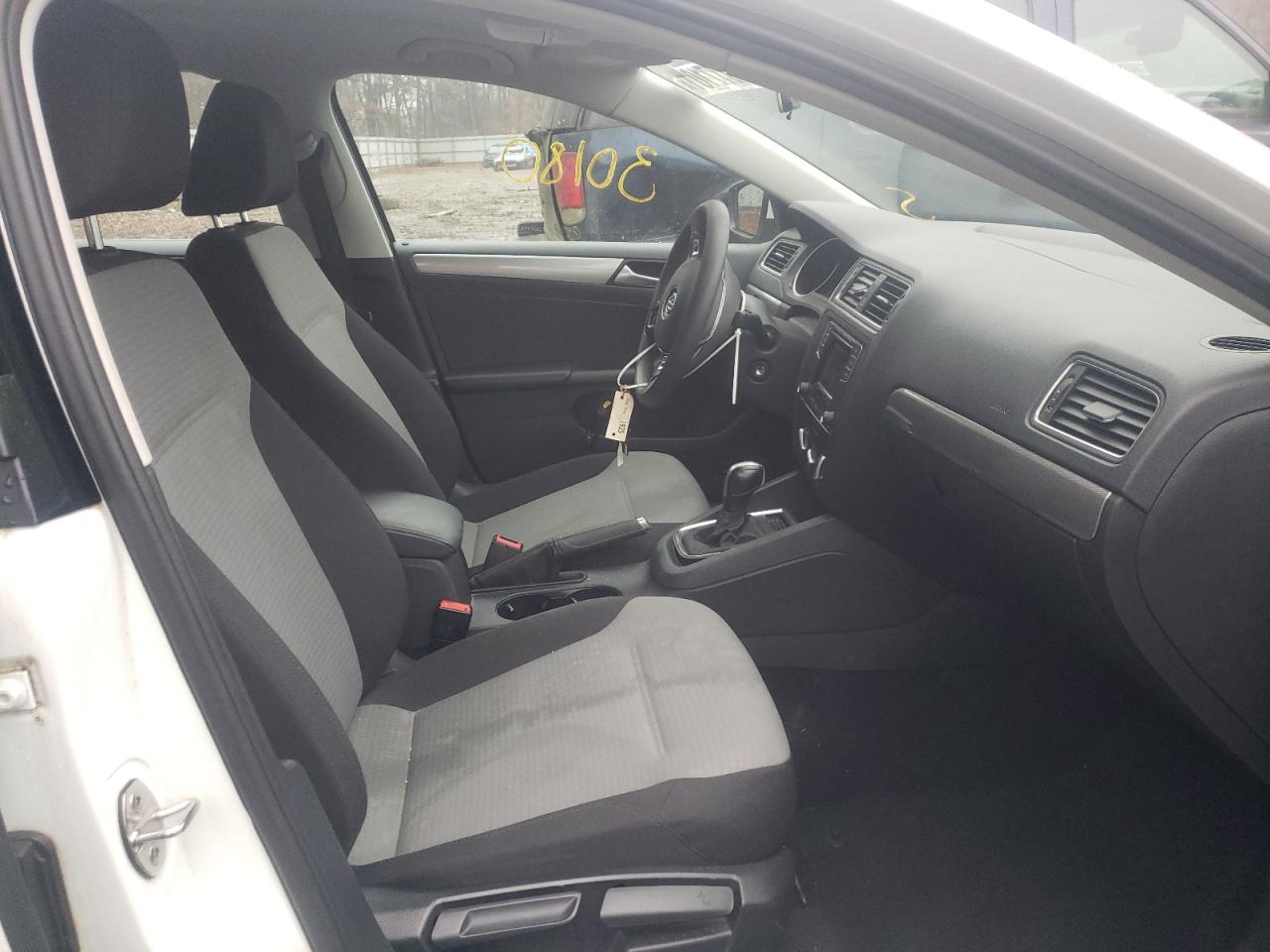 Photo 5 from auction – 2017 VOLKSWAGEN JETTA S with VIN 3VW2B7AJ2HM408265