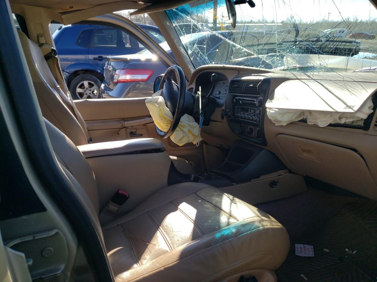 Photo 5 from auction – 2000 FORD EXPLORER X with VIN 1FMZU63X2YUB83022