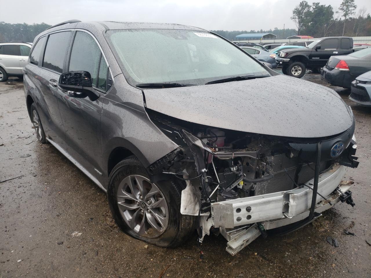 TOYOTA SIENNA LE 2021 with VIN 5TDBSKFC6MS022426 - Photo from auction