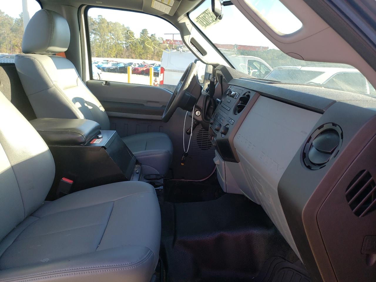 Photo 5 from auction – 2013 FORD F250 SUPER with VIN 1FTBF2A63DEB82369