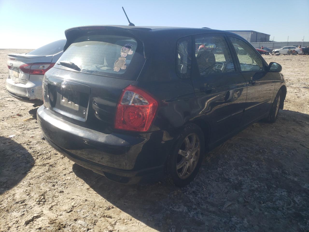 Photo 4 from auction – 2006 KIA SPECTRA5 with VIN KNAFE161965367537