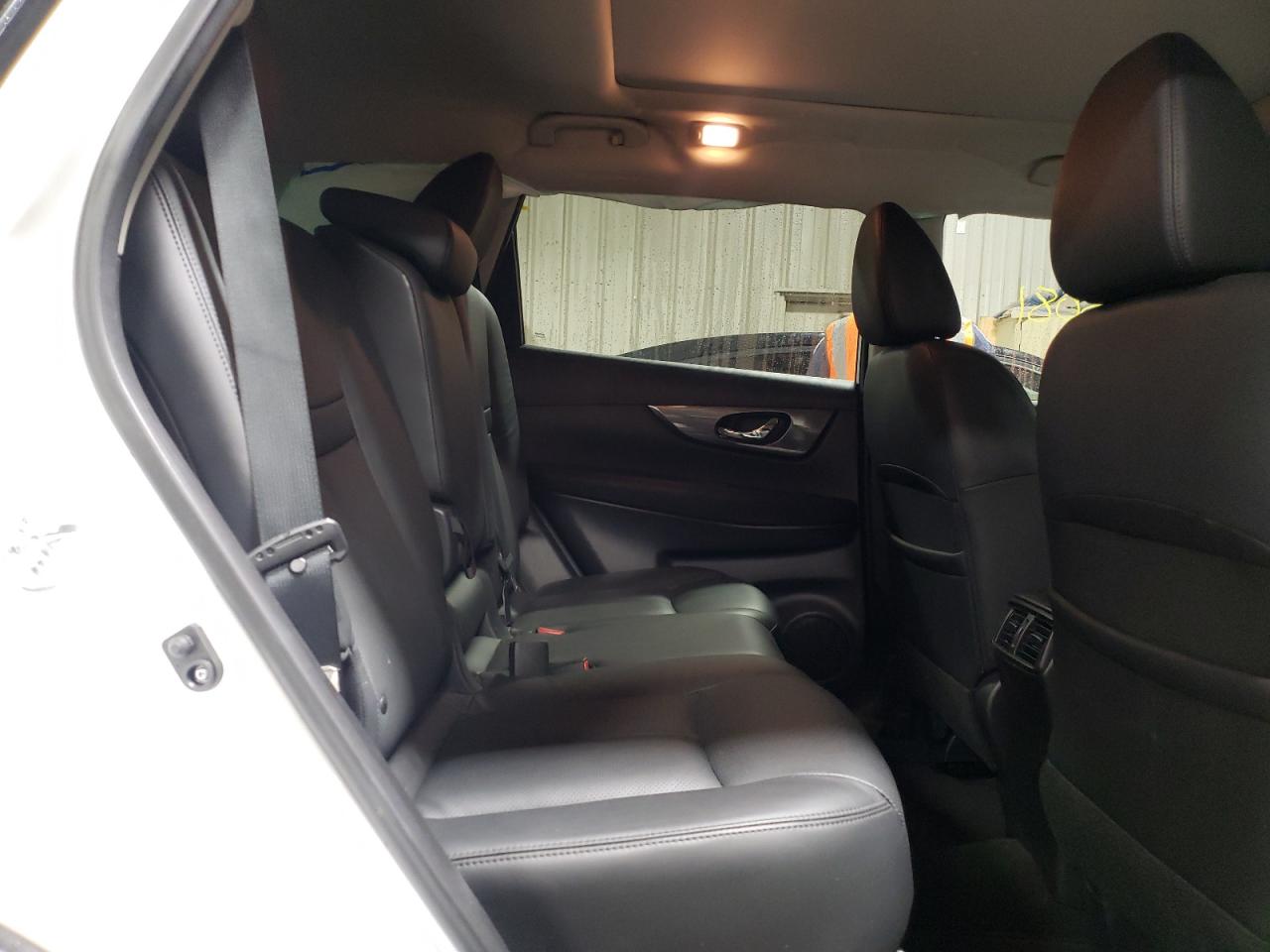 Photo 6 from auction – 2015 NISSAN ROGUE S with VIN 5N1AT2MV4FC843490