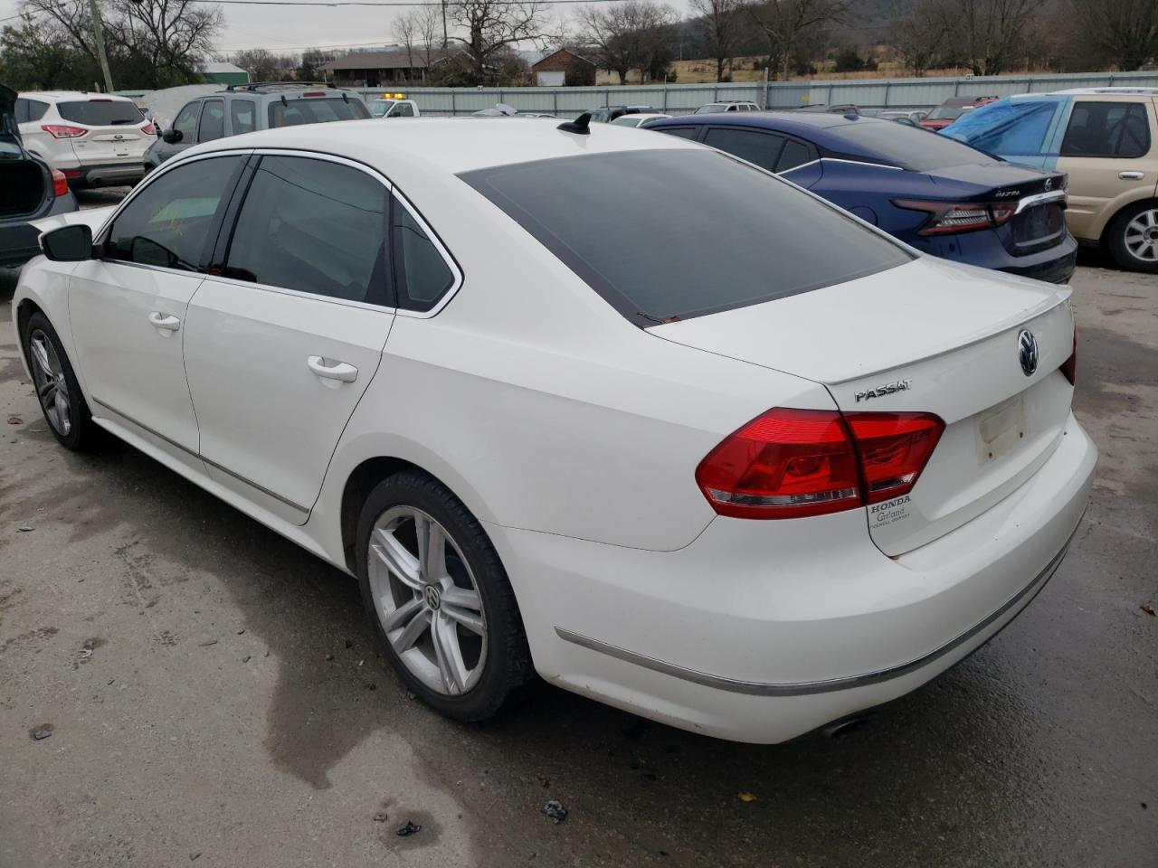 Photo 3 from auction – 2015 VOLKSWAGEN PASSAT SE with VIN 1VWBS7A30FC004929