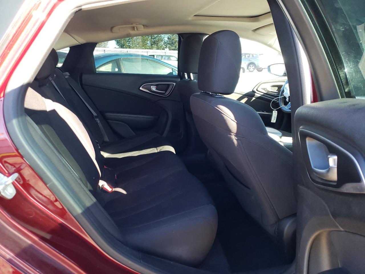 Photo 6 from auction – 2015 CHRYSLER 200 LIMITE with VIN 1C3CCCAB4FN657518