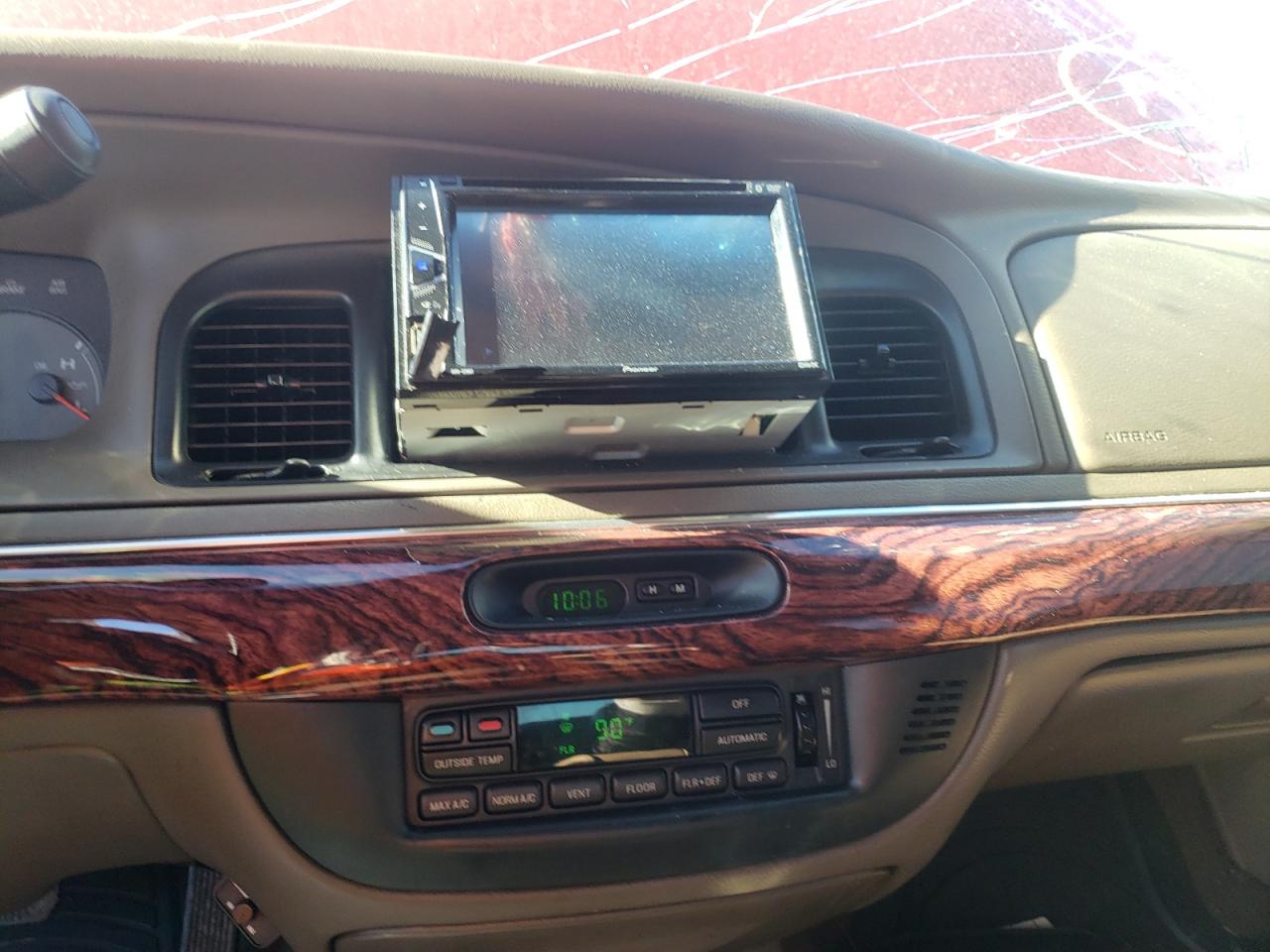 Photo 9 from auction – 2000 MERCURY GRAND MARQ with VIN 2MEFM75W3YX676653