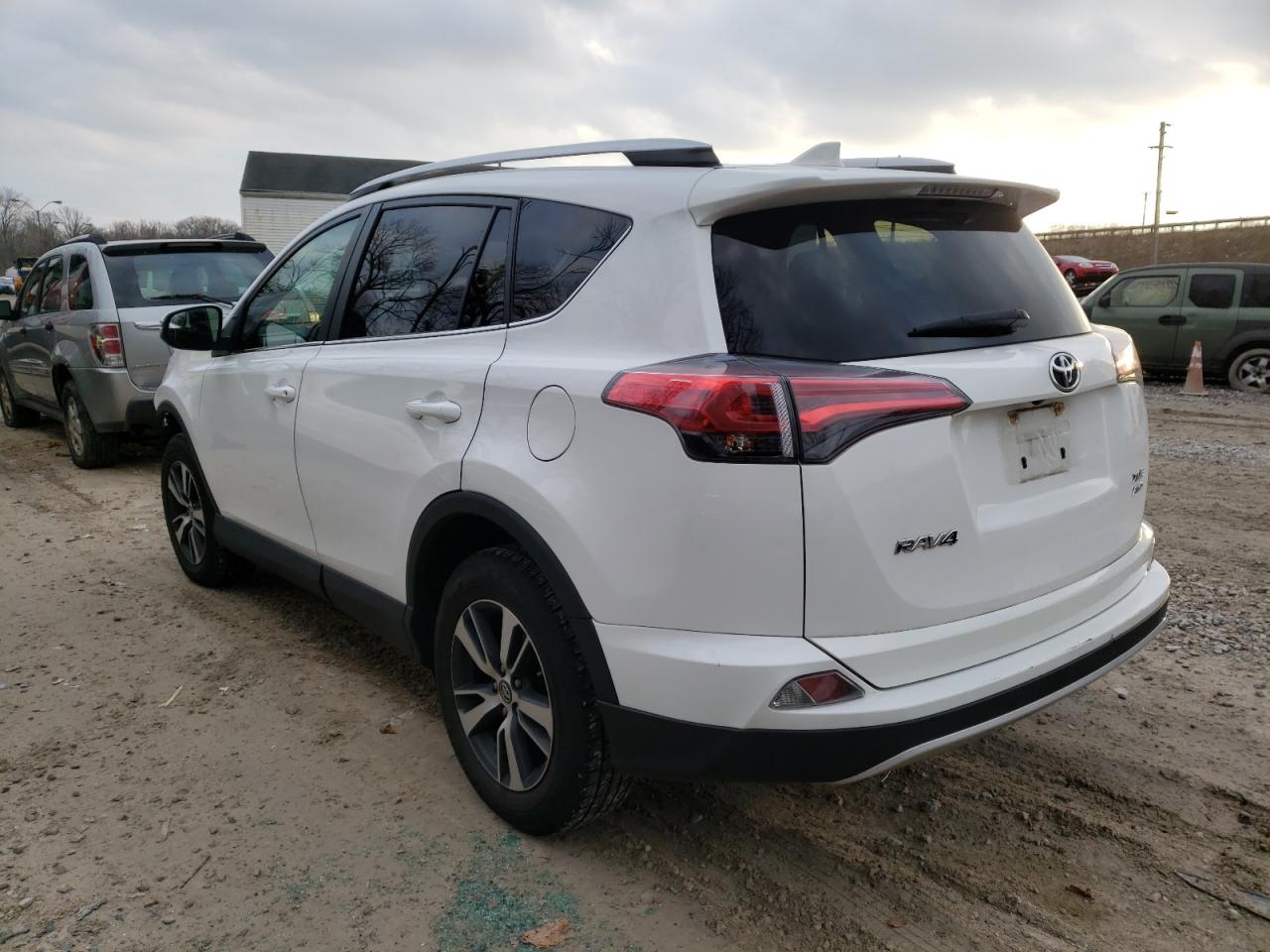 Photo 3 from auction – 2016 TOYOTA RAV4 XLE with VIN 2T3RFREV6GW451549