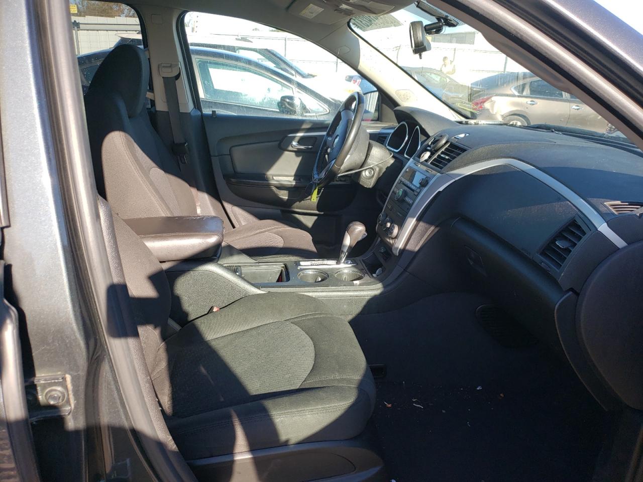 Photo 5 from auction – 2011 CHEVROLET TRAVERSE L with VIN 1GNKRGED7BJ245174