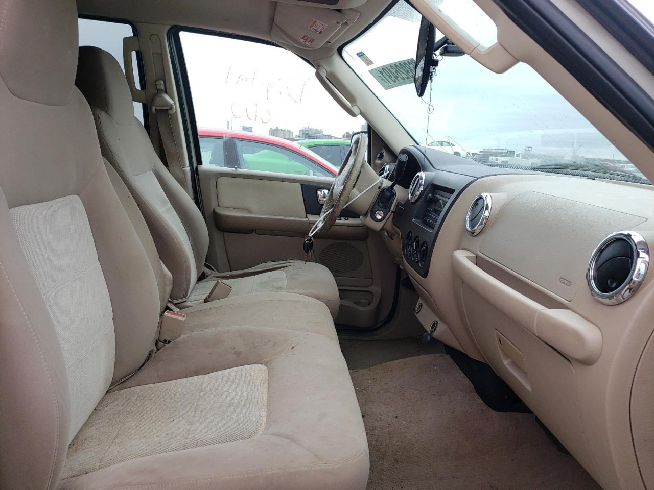 Zdjęcie 5 z aukcji – 2005 FORD EXPEDITION z VIN 1FMPU15555LA05712