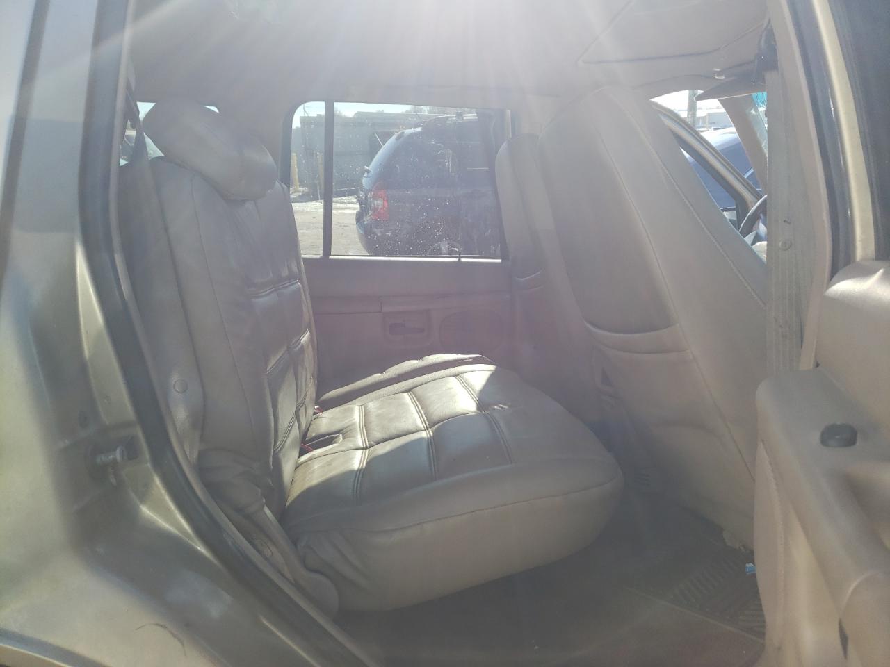 Photo 6 from auction – 2000 FORD EXPLORER X with VIN 1FMZU63X2YUB83022