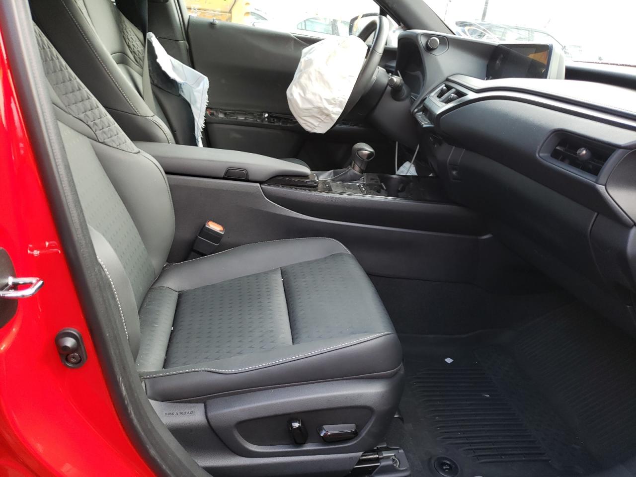 Photo 5 from auction – 2021 LEXUS UX 200 with VIN JTHX3JBH8M2036185