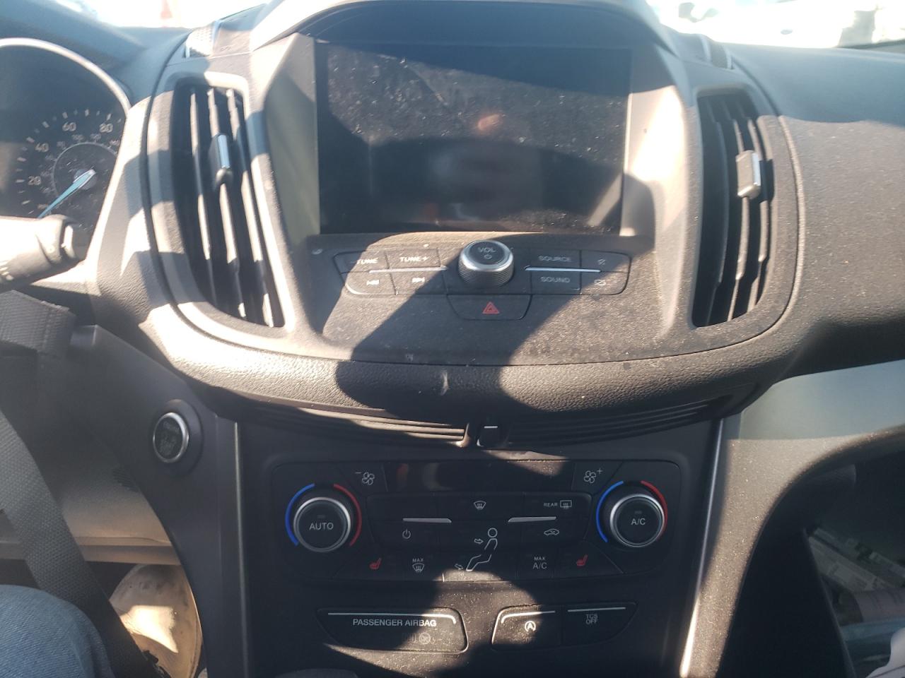 Photo 9 from auction – 2019 FORD ESCAPE SE with VIN 1FMCU9GD1KUB54657