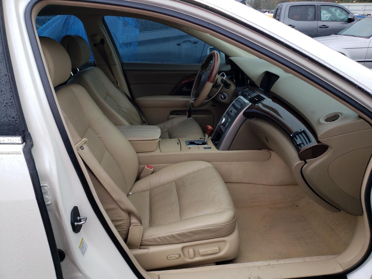 Photo 5 from auction – 2006 ACURA RL with VIN JH4KB16516C004785