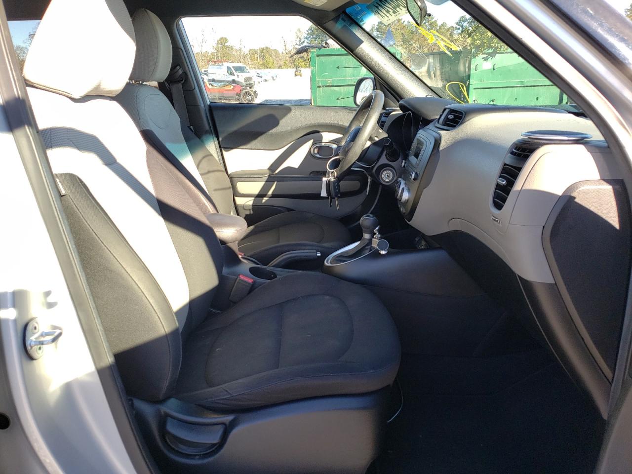 Photo 5 from auction – 2014 KIA SOUL with VIN KNDJN2A2XE7714590