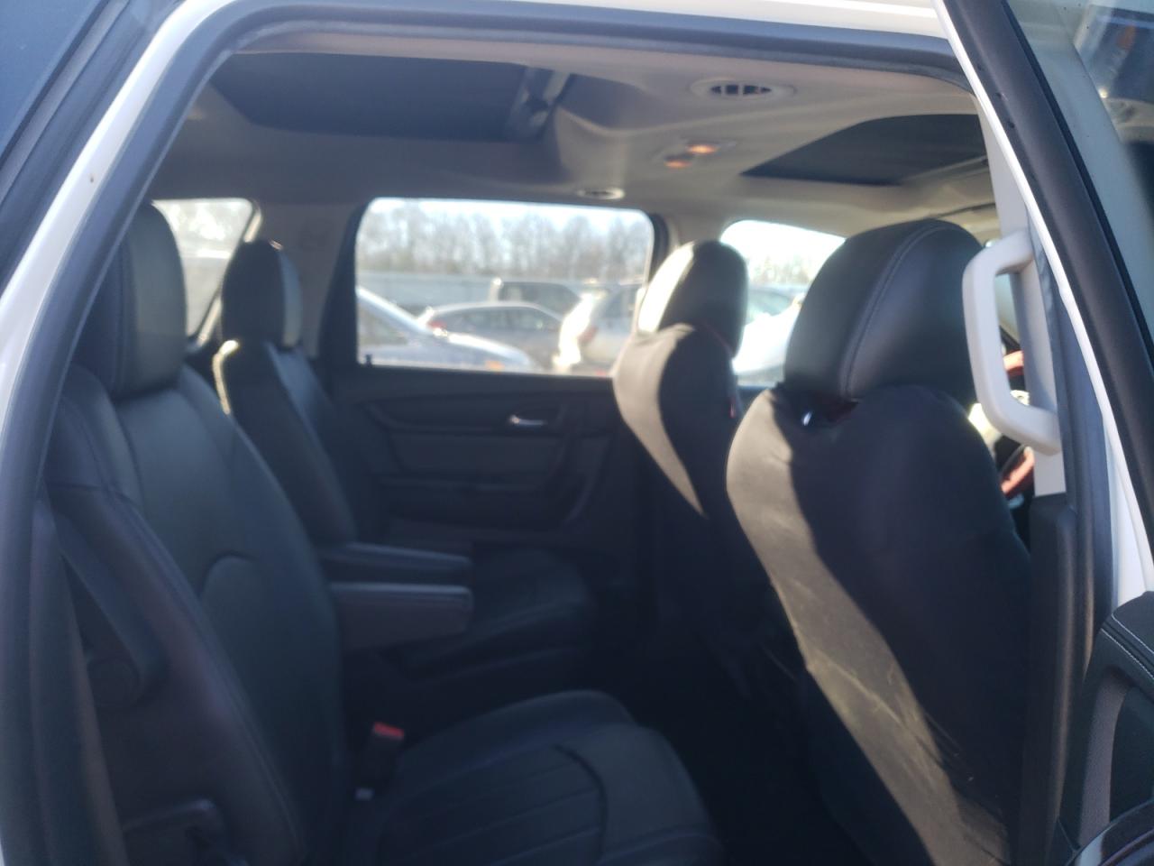 Photo 6 from auction – 2015 CHEVROLET TRAVERSE L with VIN 1GNKVJKD5FJ210927
