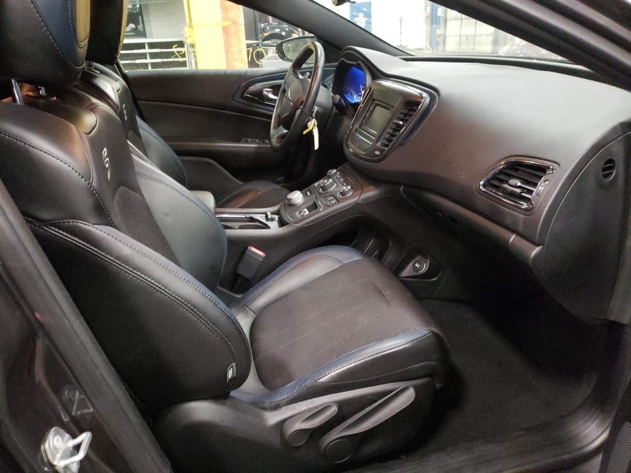 Photo 5 from auction – 2017 CHRYSLER 200 S with VIN 1C3CCCDGXHN502059