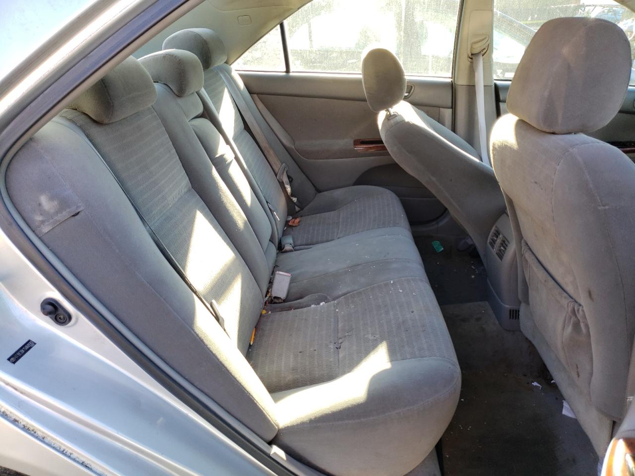 Photo 6 from auction – 2005 TOYOTA CAMRY LE with VIN 4T1BE30K15U609302