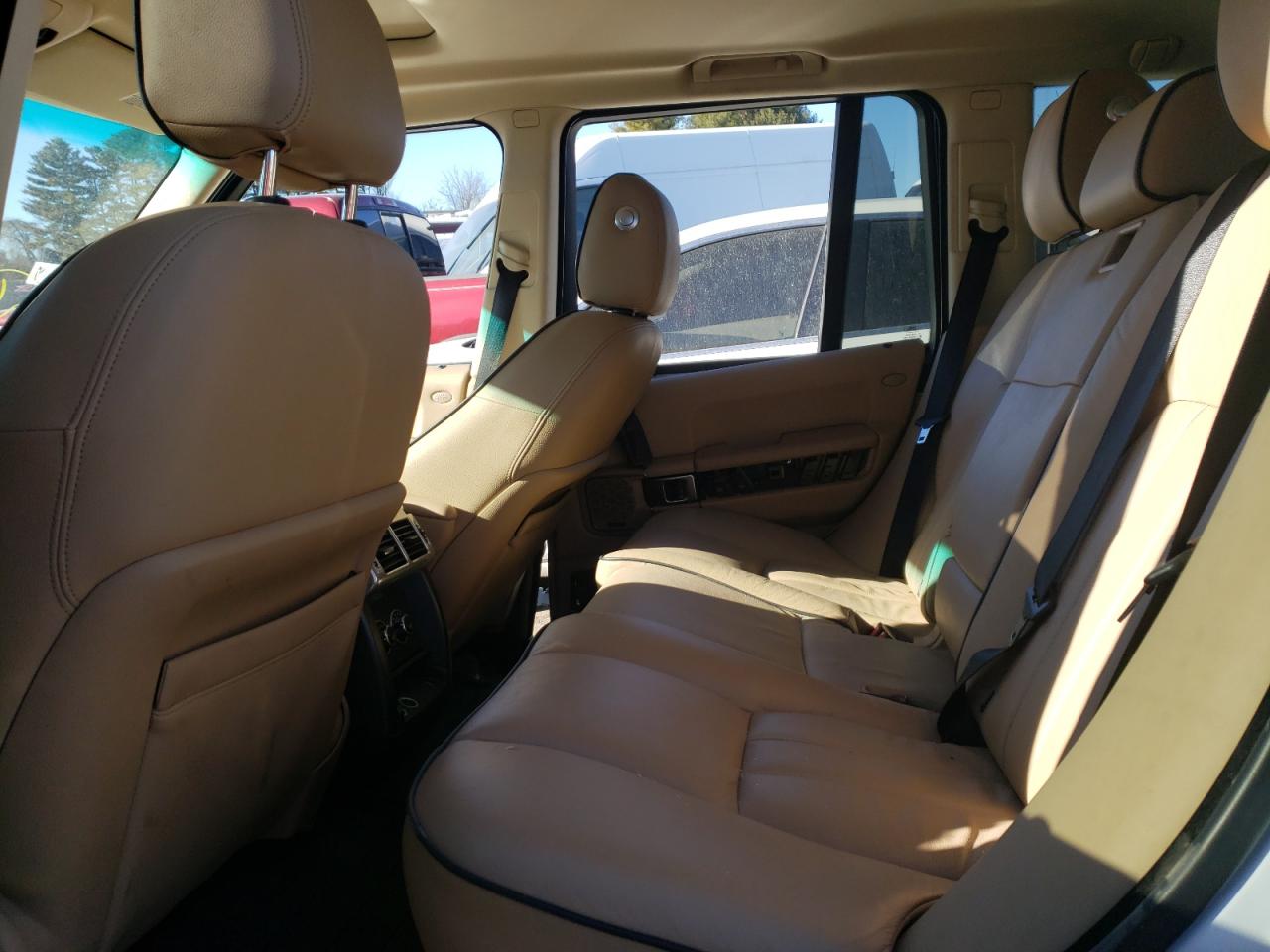 Photo 6 from auction – 2011 LAND ROVER RANGE ROVE with VIN SALME1D44BA336553