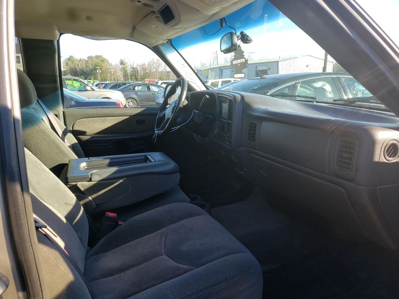 Photo 5 from auction – 2003 CHEVROLET SILVERADO with VIN 2GCEC19TX31257790