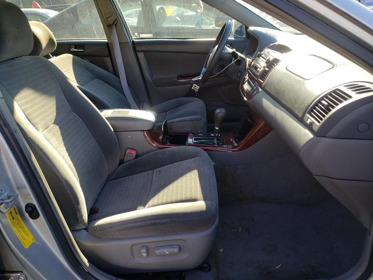 Photo 5 from auction – 2005 TOYOTA CAMRY LE with VIN 4T1BE30K15U609302