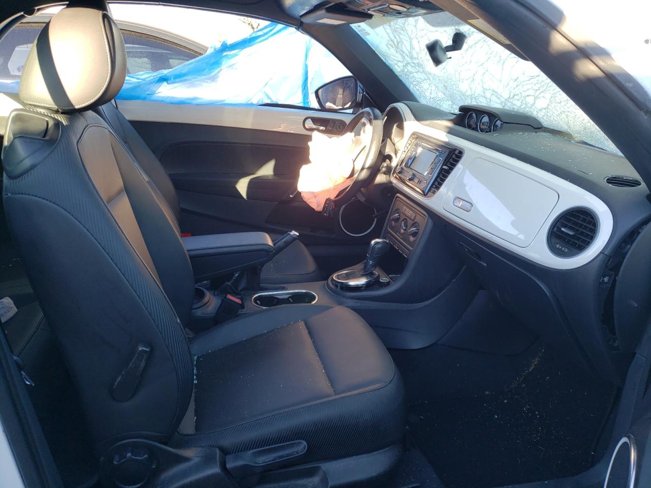 Photo 5 from auction – 2014 VOLKSWAGEN BEETLE with VIN 3VW5L7AT6EM805730