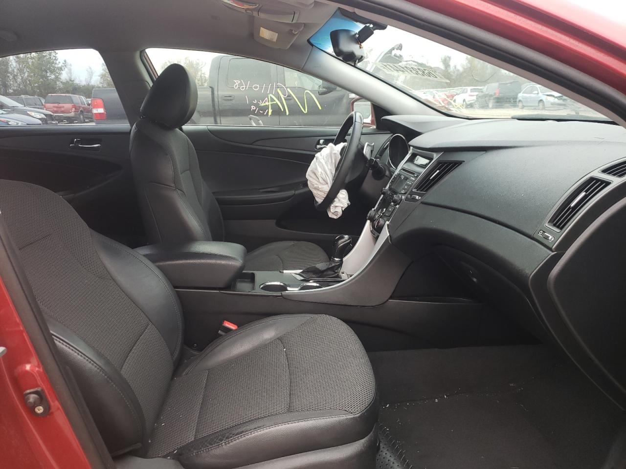 Photo 5 from auction – 2010 HYUNDAI SONATA SE with VIN 5NPEC4AC7CH326916