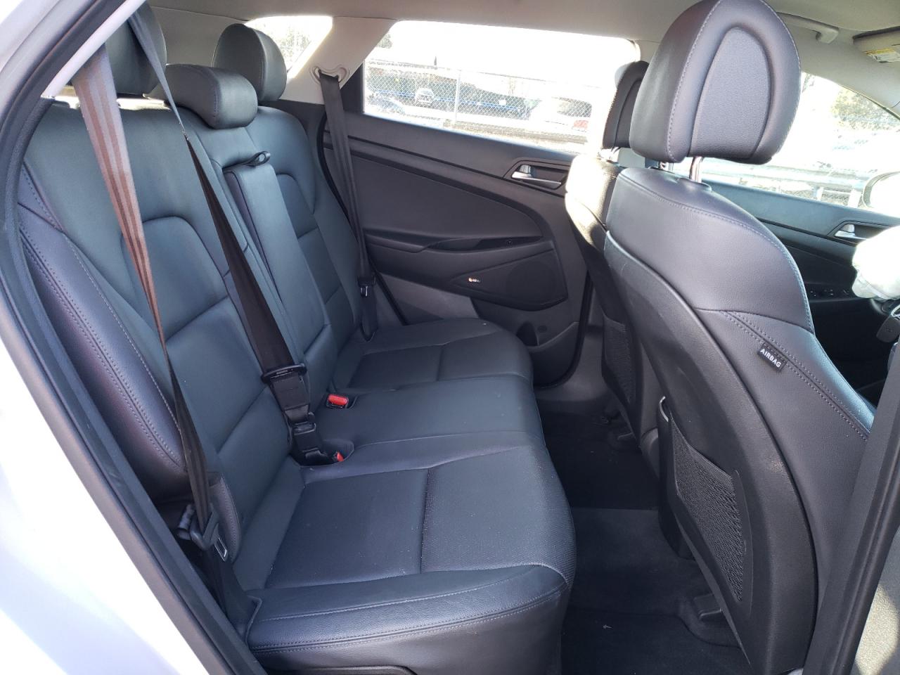 Photo 6 from auction – 2017 HYUNDAI TUCSON LIM with VIN KM8J33A20HU459171