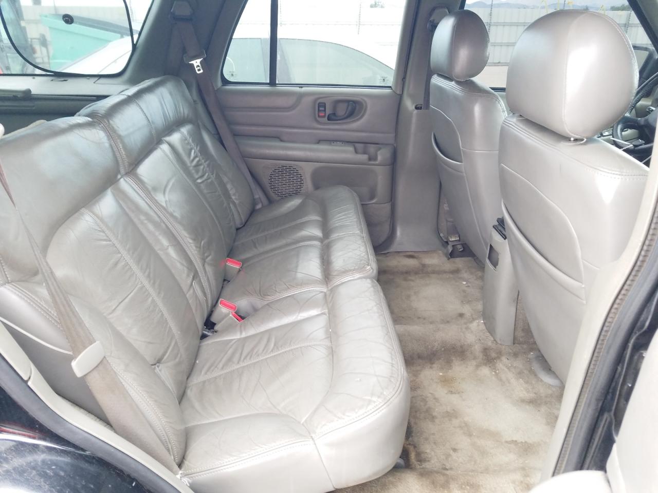 Photo 6 from auction – 2001 CHEVROLET BLAZER with VIN 1GNCS13W112125180
