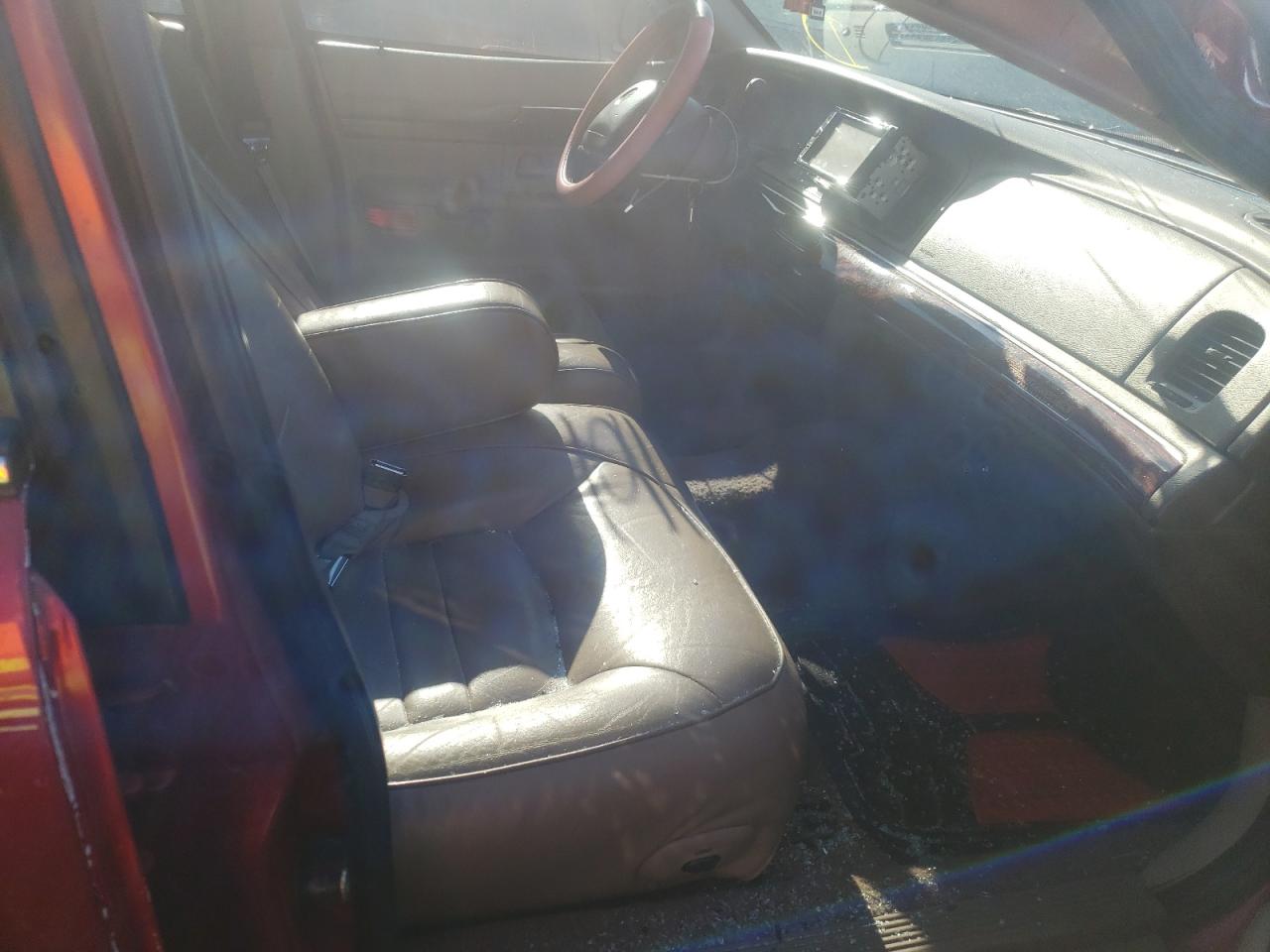 Photo 5 from auction – 2000 MERCURY GRAND MARQ with VIN 2MEFM75W3YX676653