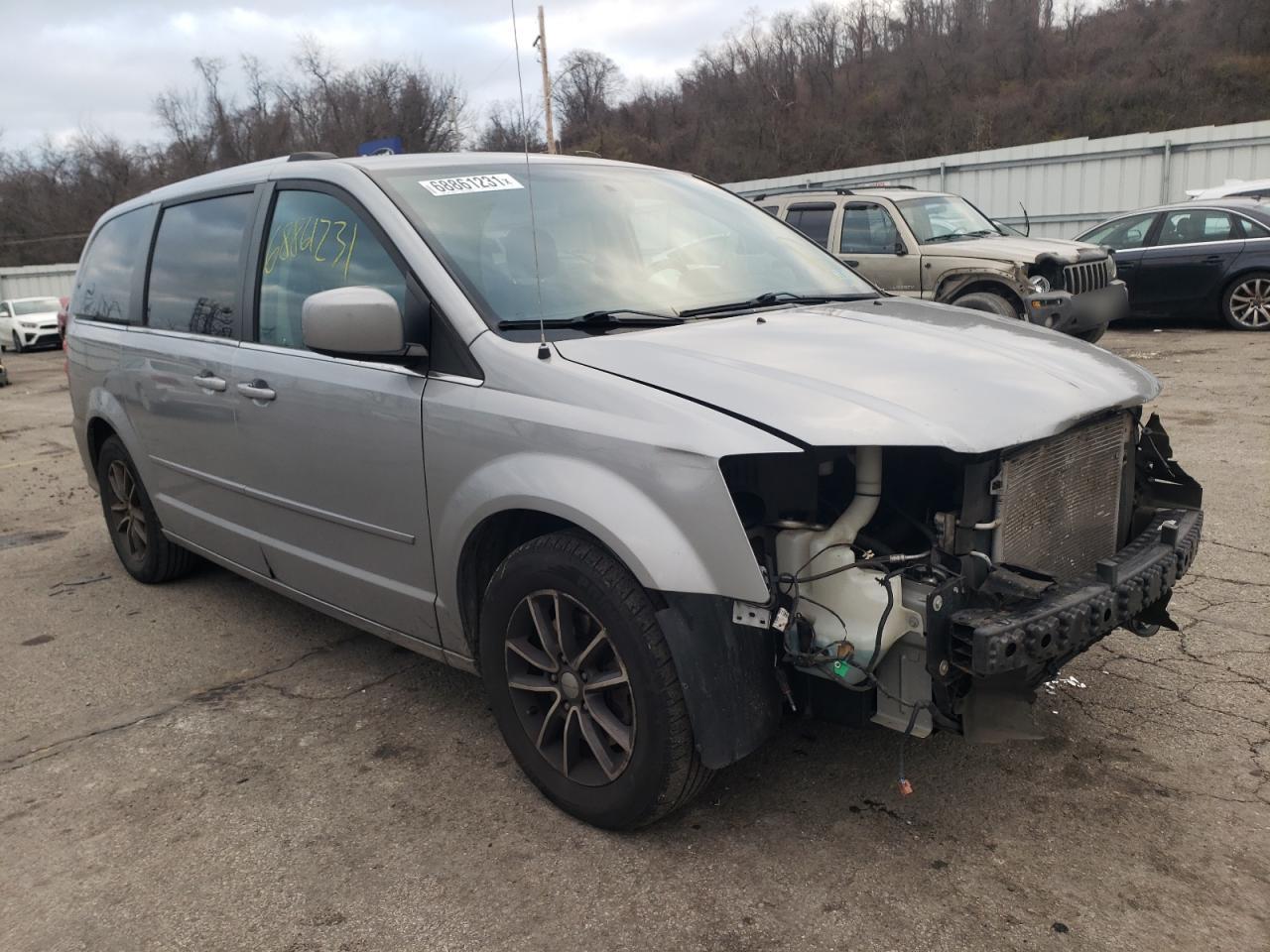 DODGE GRAND CARA 2017 with VIN 2C4RDGCG5HR818399 - Photo from auction