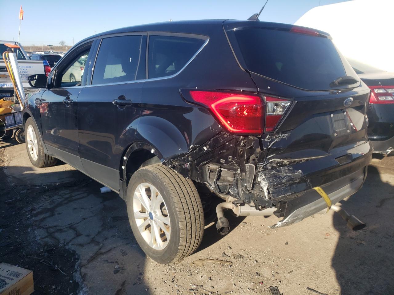 Photo 3 from auction – 2019 FORD ESCAPE SE with VIN 1FMCU9GD1KUB54657