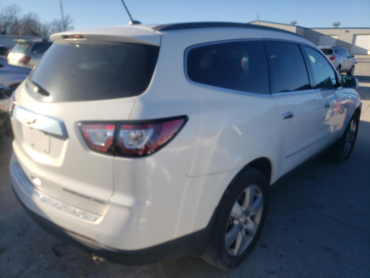 Photo 4 from auction – 2015 CHEVROLET TRAVERSE L with VIN 1GNKVJKD5FJ210927