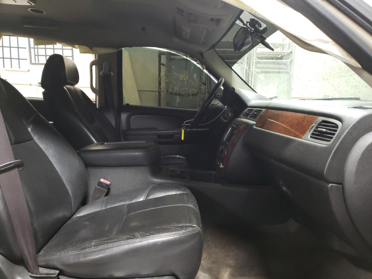 Photo 5 from auction – 2008 CHEVROLET SUBURBAN C with VIN 1GNFC16018R201015