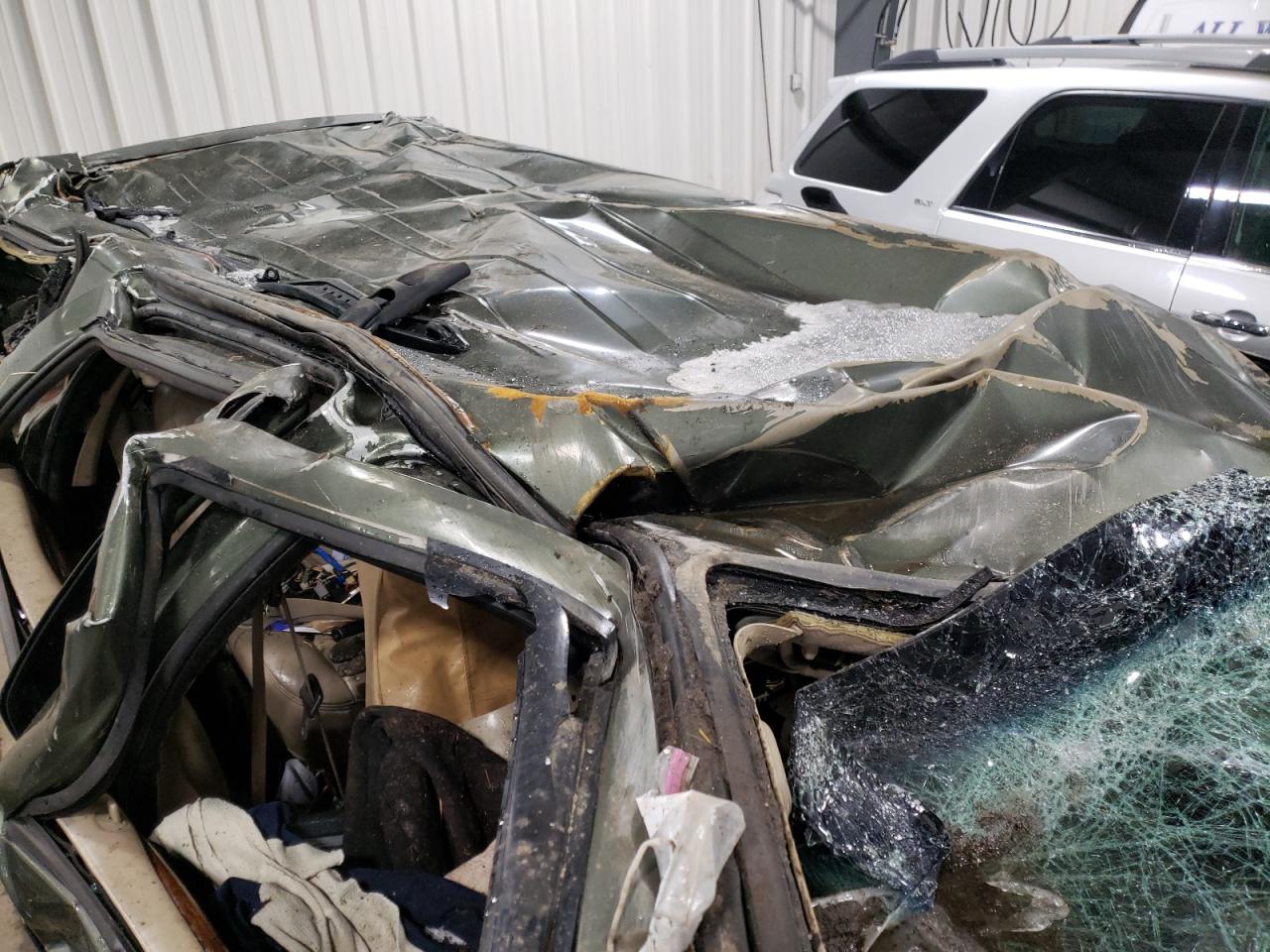 Photo 9 from auction – 2002 FORD EXCURSION with VIN 1FMNU43SX2EB40136