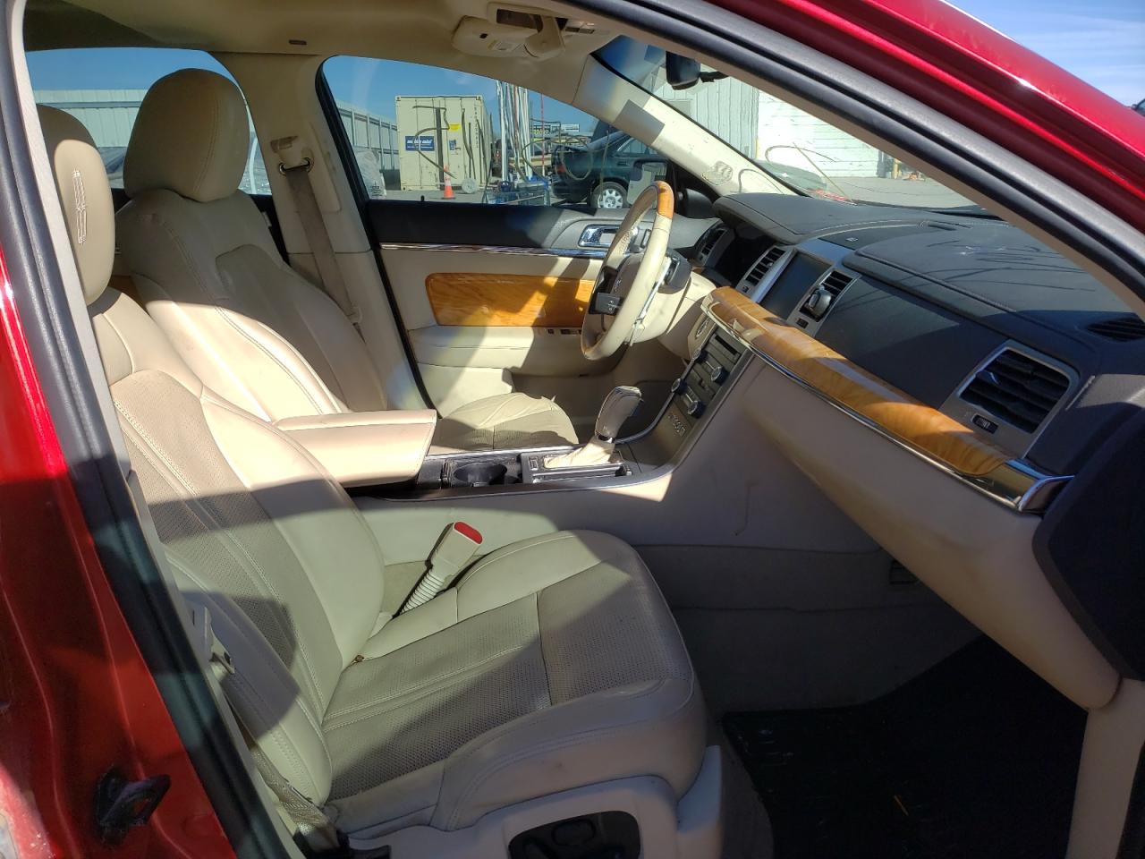 Photo 5 from auction – 2010 LINCOLN MKS with VIN 1LNHL9FT2AG608767