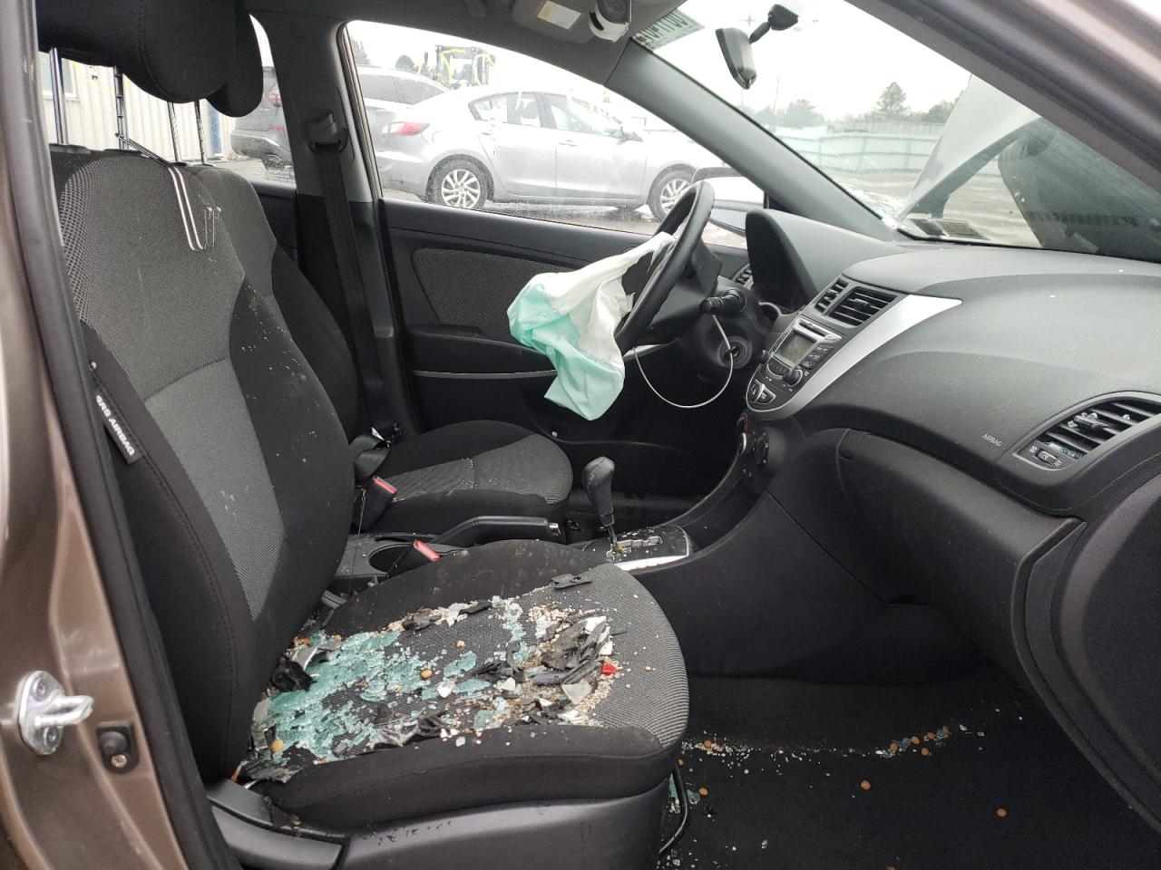 Photo 5 from auction – 2012 HYUNDAI ACCENT GLS with VIN KMHCT5AEXCU042647