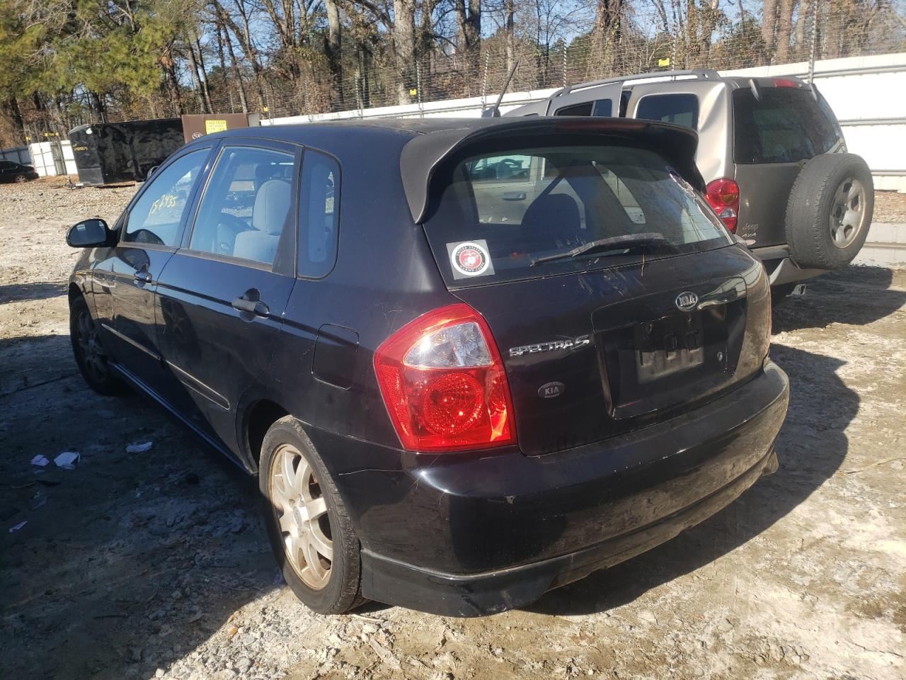 Photo 3 from auction – 2006 KIA SPECTRA5 with VIN KNAFE161965367537