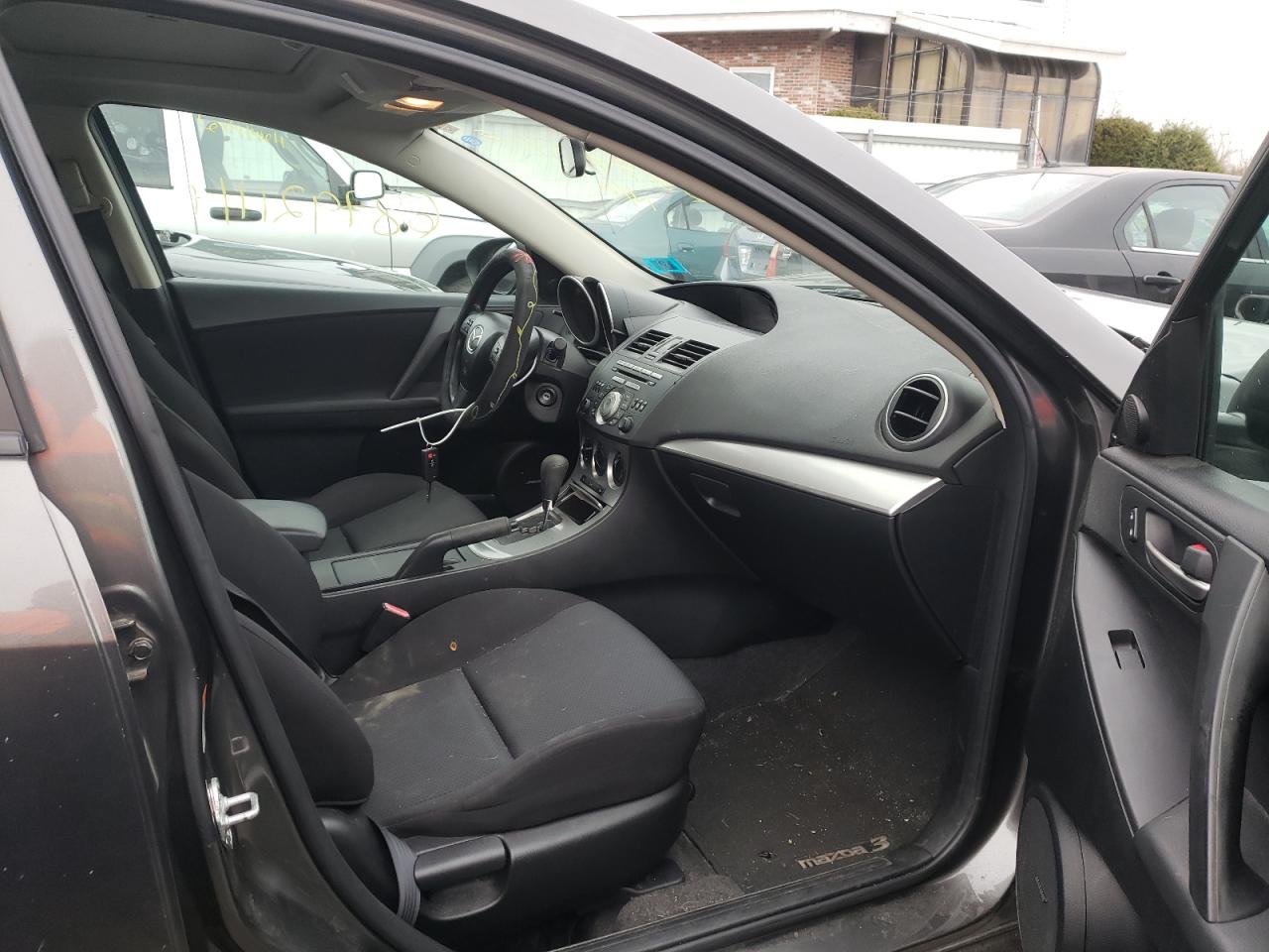 Photo 5 from auction – 2011 MAZDA 3 I with VIN JM1BL1VG1B1482096