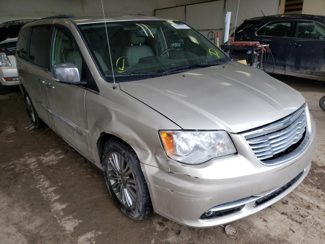 CHRYSLER TOWN & COU 2013 with VIN 2C4RC1CG9DR818142 - Photo from auction