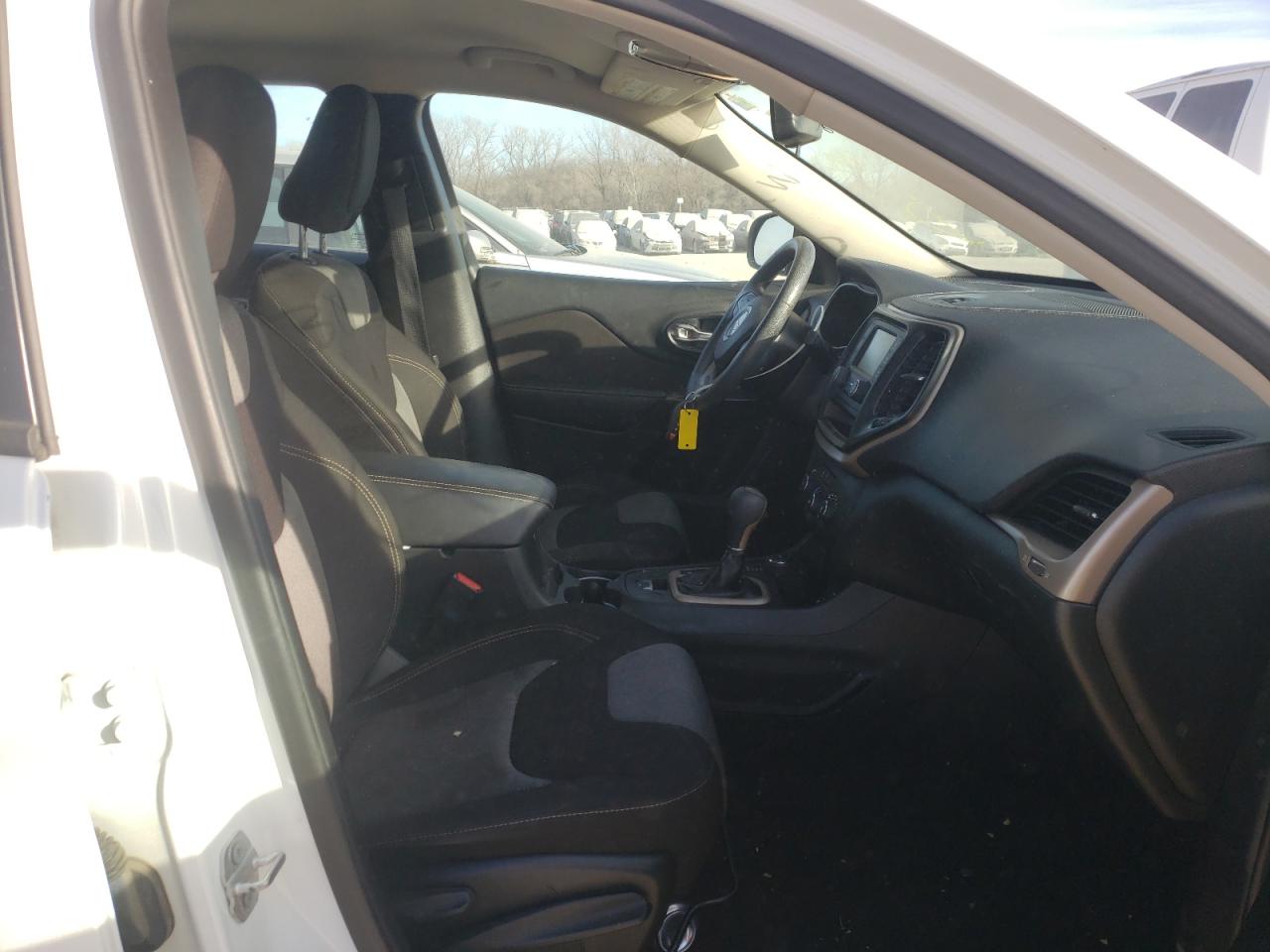 Photo 5 from auction – 2015 JEEP CHEROKEE S with VIN 1C4PJMAB7FW773072