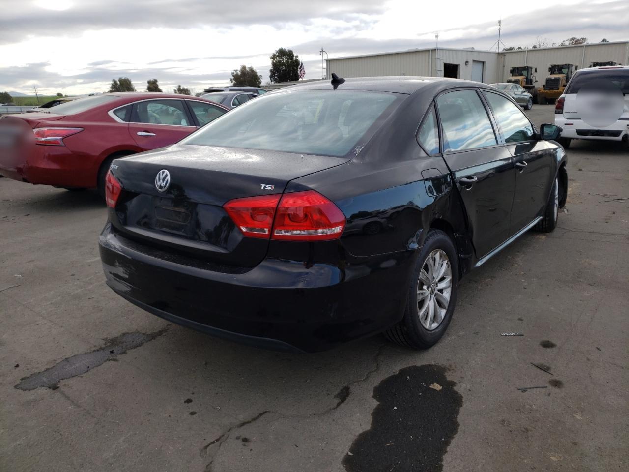 Photo 4 from auction – 2015 VOLKSWAGEN PASSAT S with VIN 1VWAT7A39FC009605