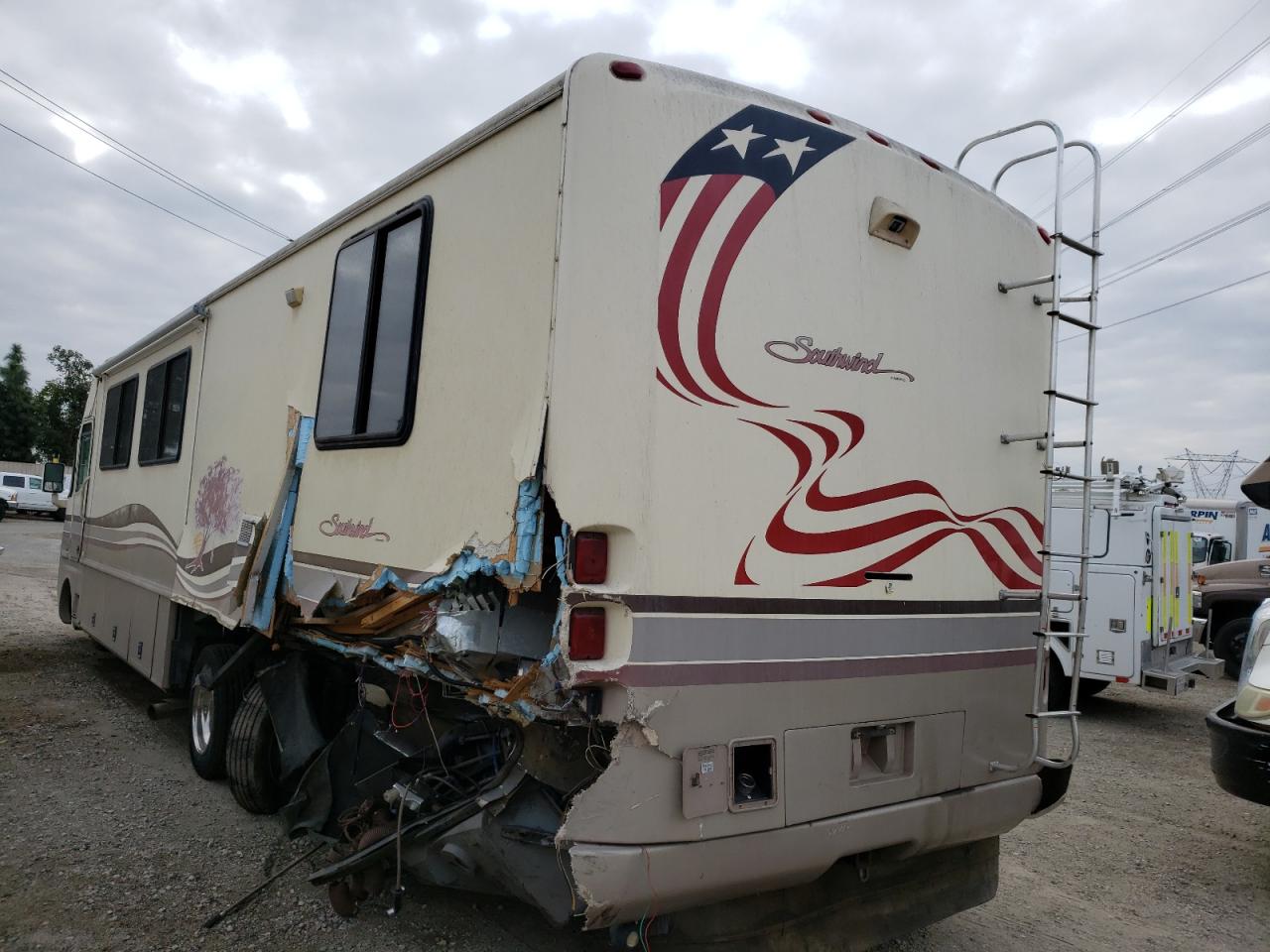 Photo 3 from auction – 1996 FLEE MOTORHOME with VIN 1GBLP37J7T3305771