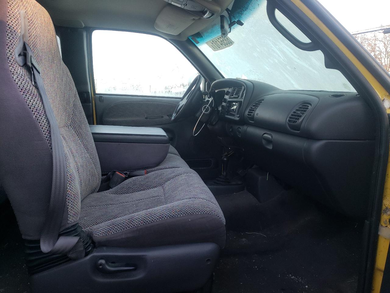 Photo 5 from auction – 2000 DODGE RAM 1500 with VIN 1B7HF13Z6YJ129335