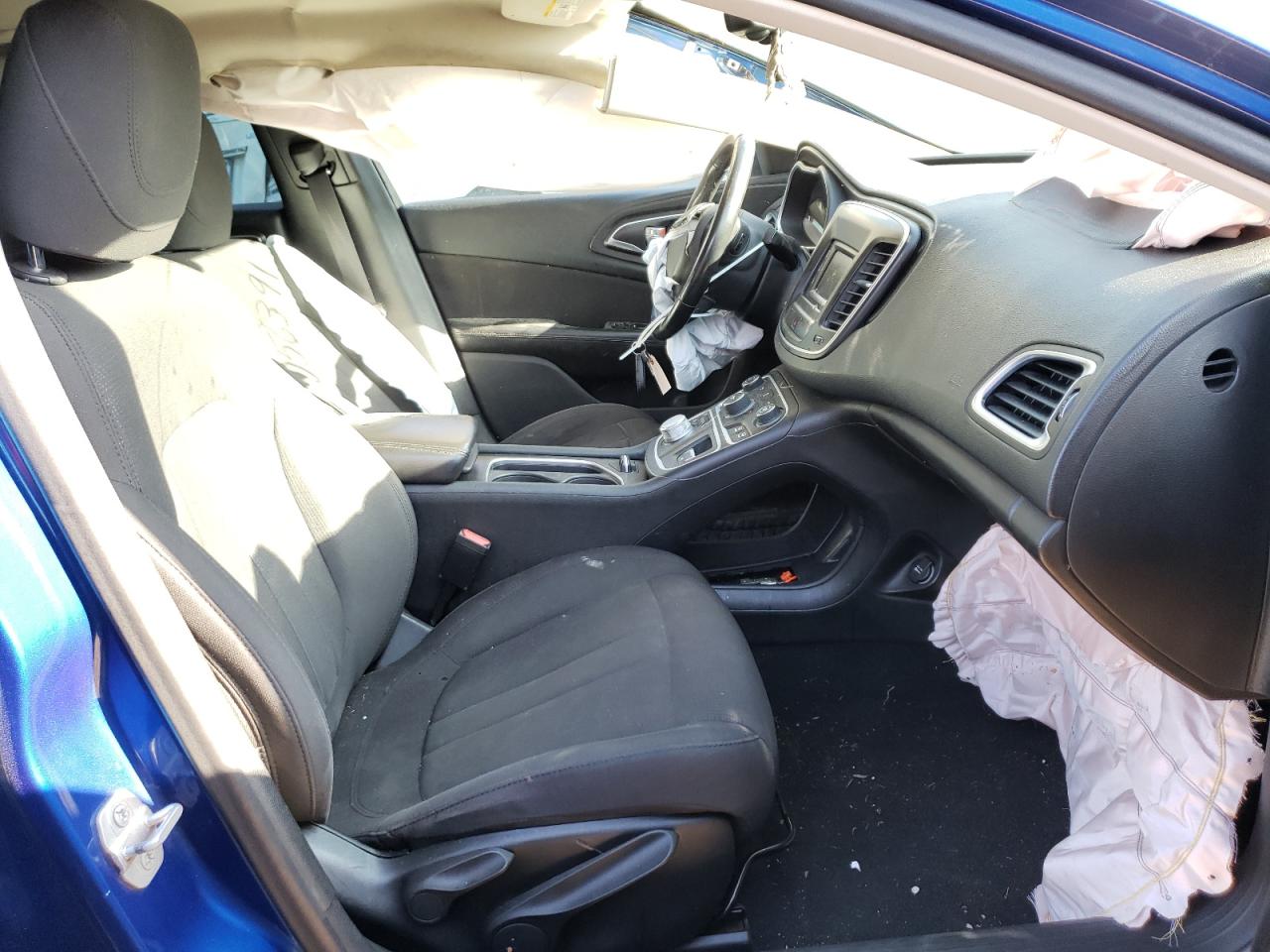 Photo 5 from auction – 2015 CHRYSLER 200 LIMITE with VIN 1C3CCCAB8FN612257