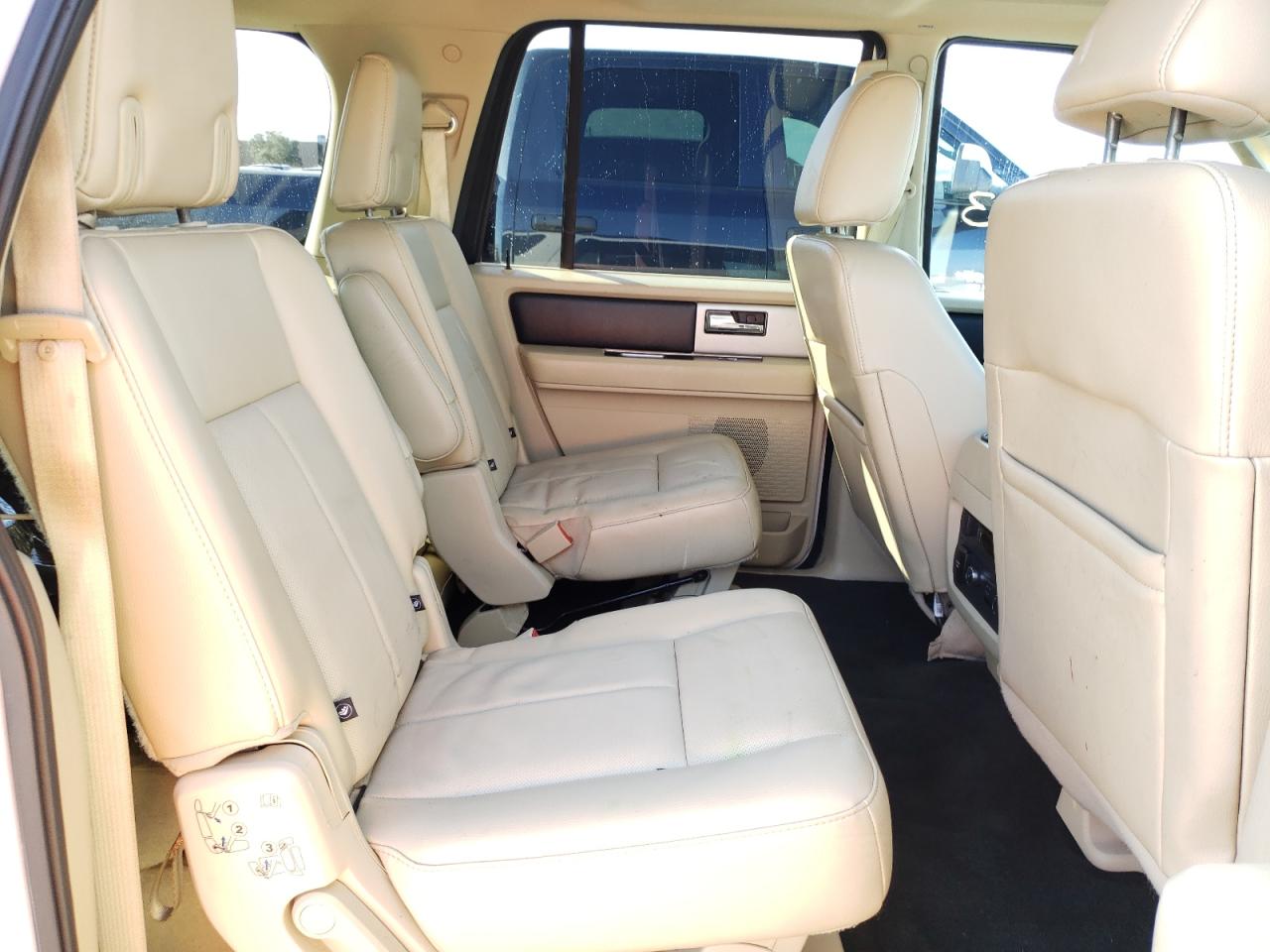 Photo 6 from auction – 2016 FORD EXPEDITION with VIN 1FMJK1HT4GEF18172