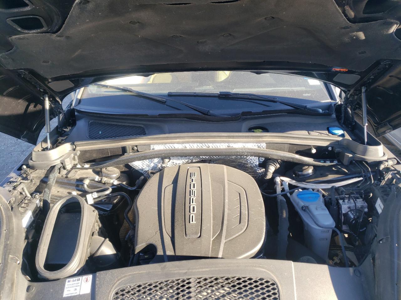 Photo 7 from auction – 2018 PORSCHE MACAN with VIN WP1AA2A57JLB09738