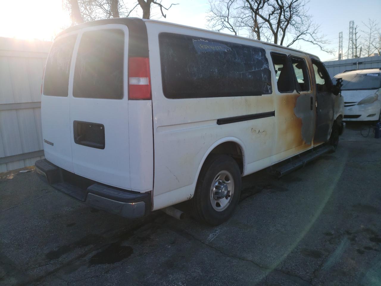 Photo 4 from auction – 2019 CHEVROLET EXPRESS G3 with VIN 1GAZGPFG9K1209436